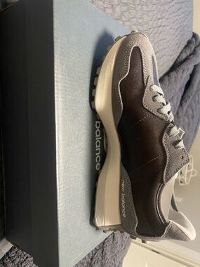 NIB New Balance 327 Women’s Gray Sneaker